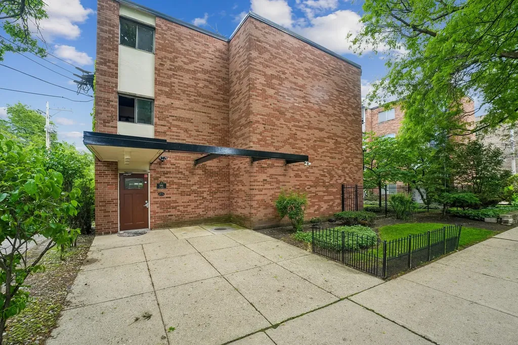 6961 North Oakley Avenue Chicago IL 60645