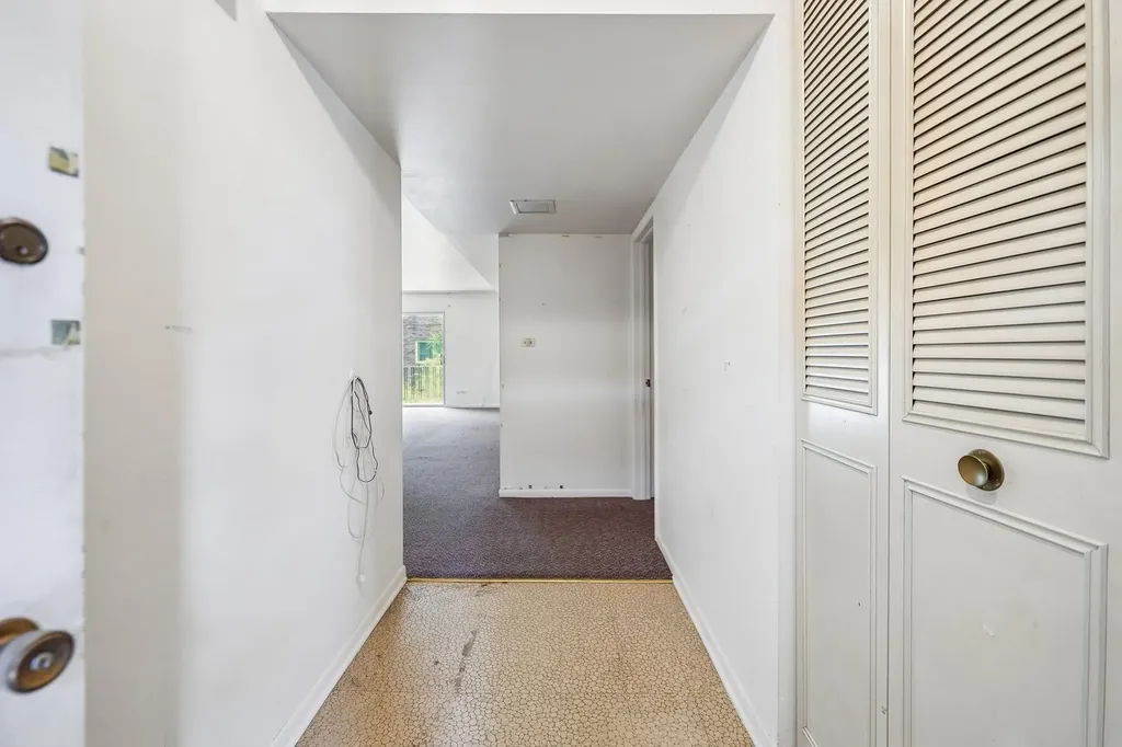 6961 North Oakley Avenue Chicago IL 60645