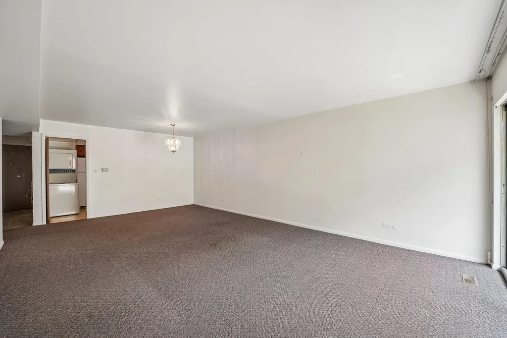 6961 North Oakley Avenue Chicago IL 60645