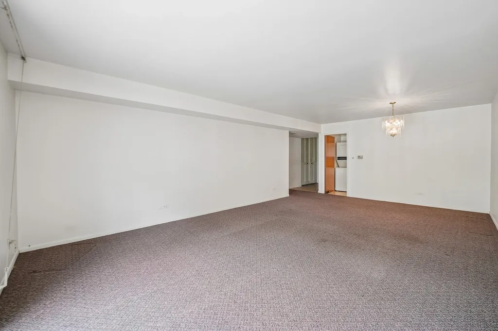 6961 North Oakley Avenue Chicago IL 60645