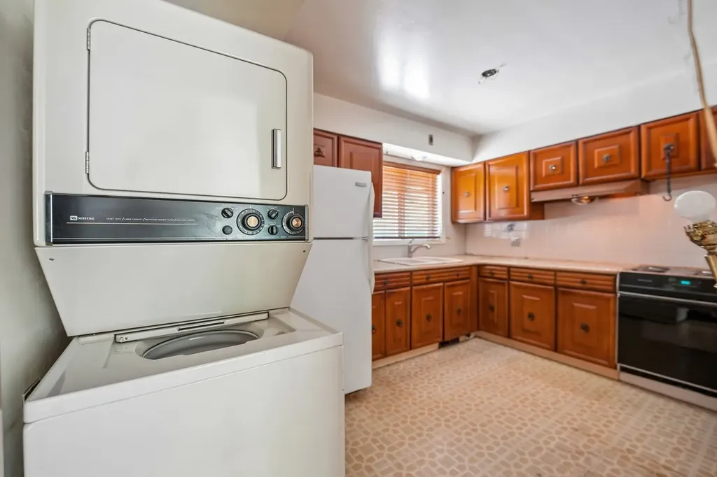 6961 North Oakley Avenue Chicago IL 60645