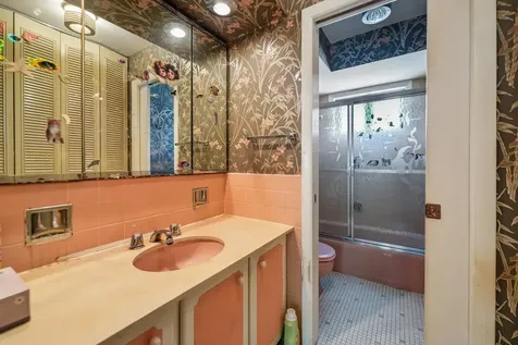 6961 North Oakley Avenue Chicago IL 60645