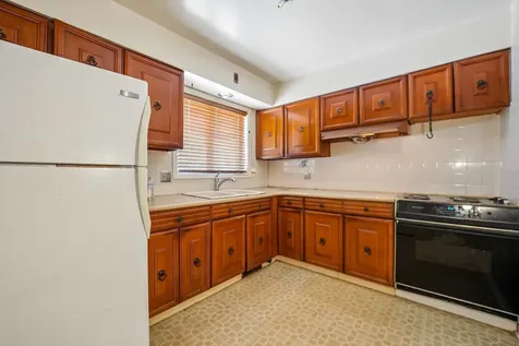 6961 North Oakley Avenue Chicago IL 60645