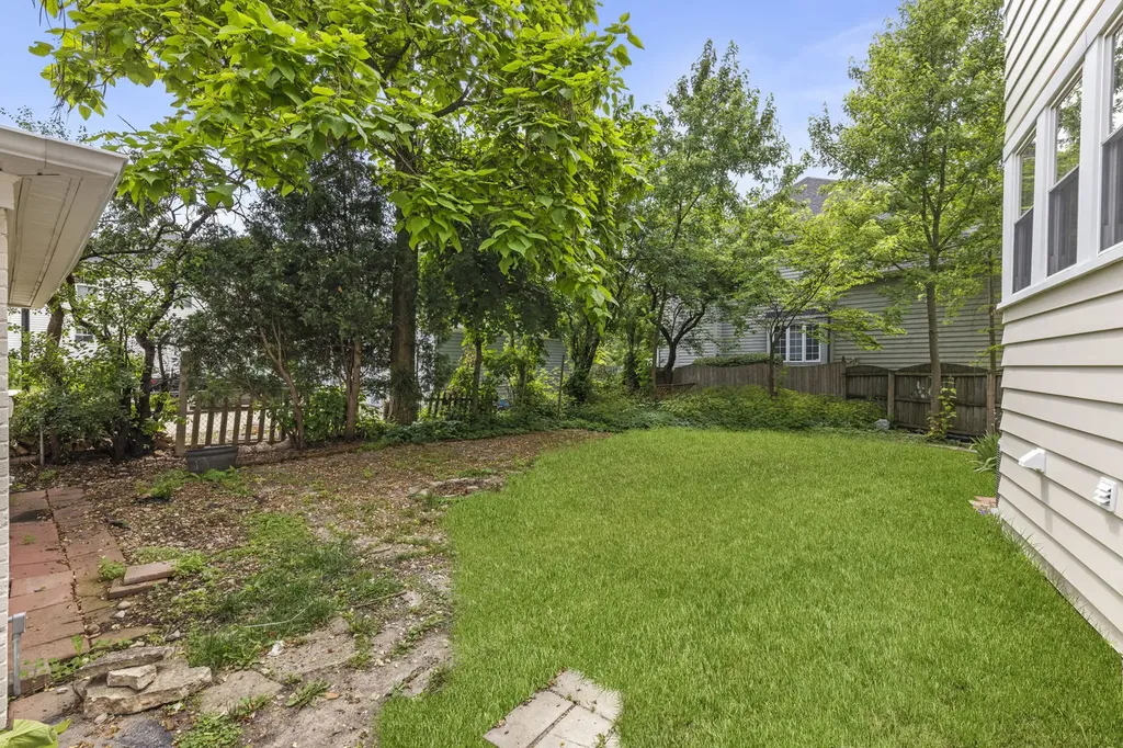 285 Hill Avenue Glen Ellyn IL 60137
