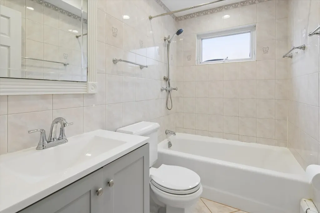 5836 North Manton Avenue Chicago IL 60646