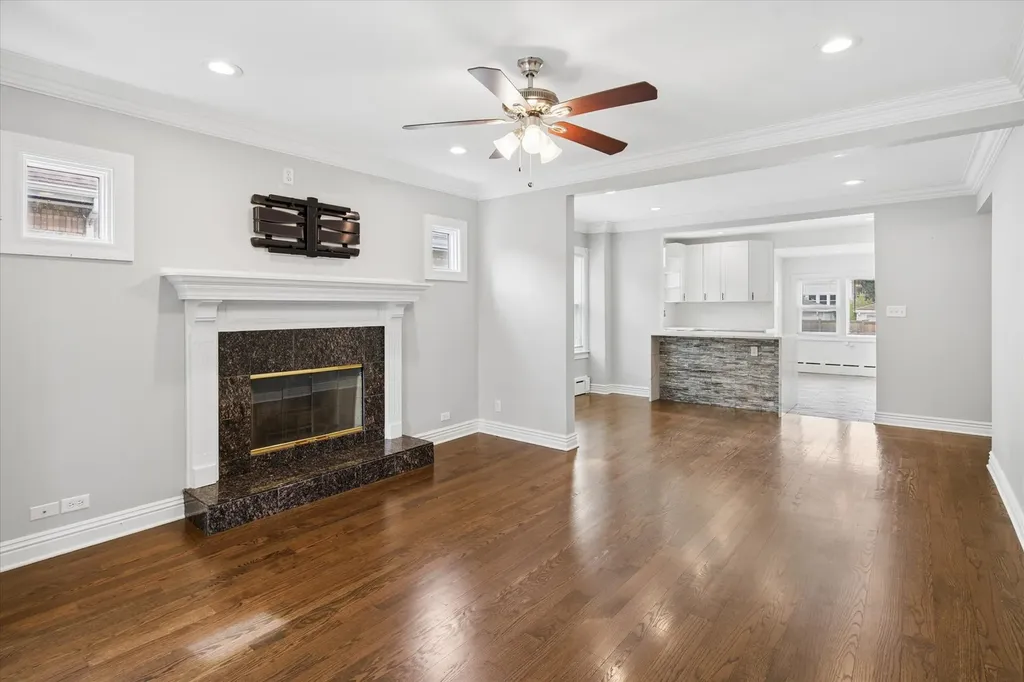 5836 North Manton Avenue Chicago IL 60646