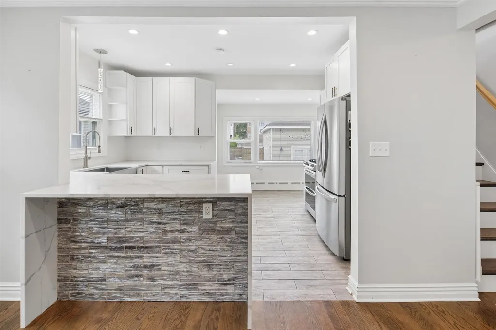 5836 North Manton Avenue Chicago IL 60646