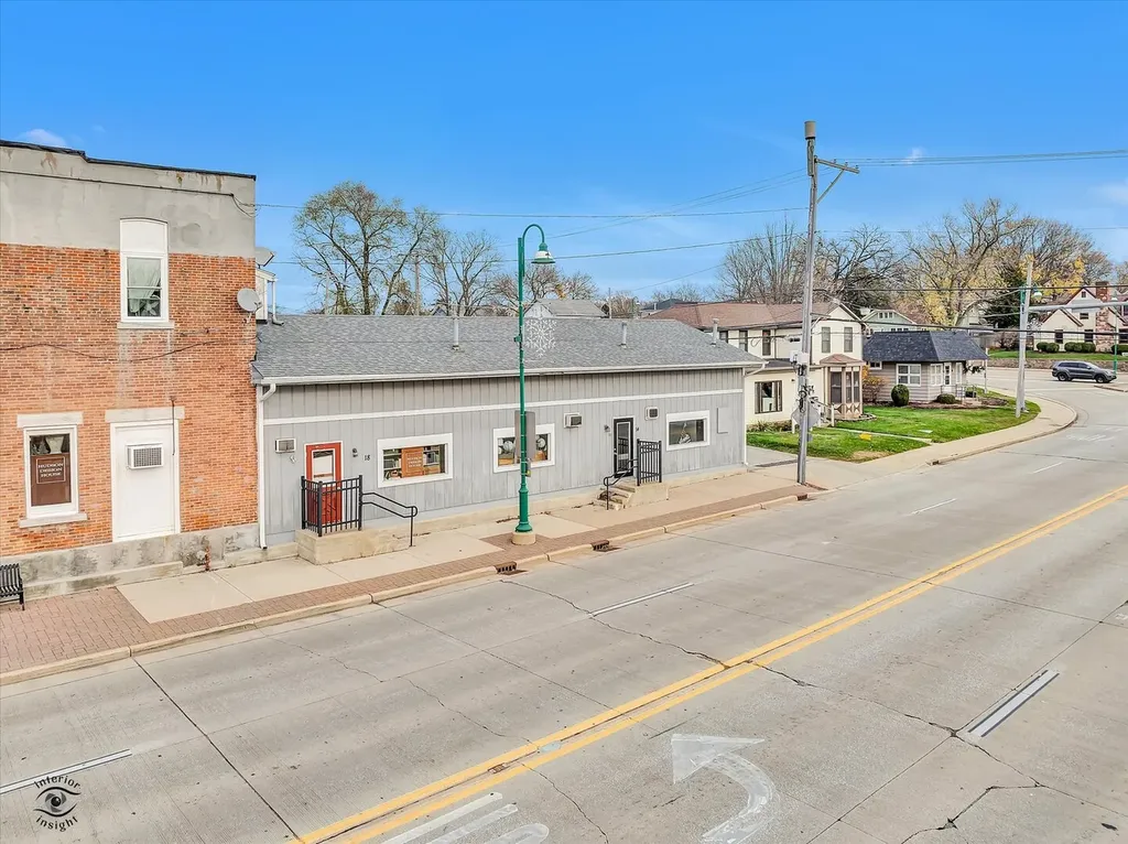 14 West Washington Street Oswego IL 60543