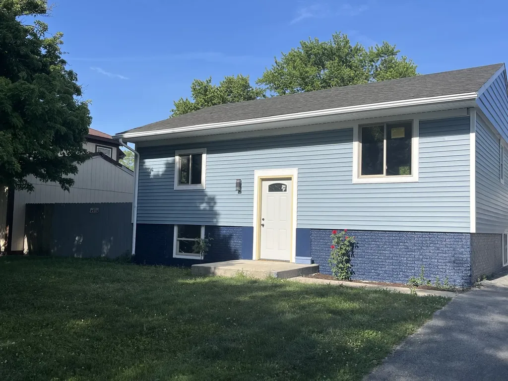 2402 Apache Avenue Sauk Village IL 60411
