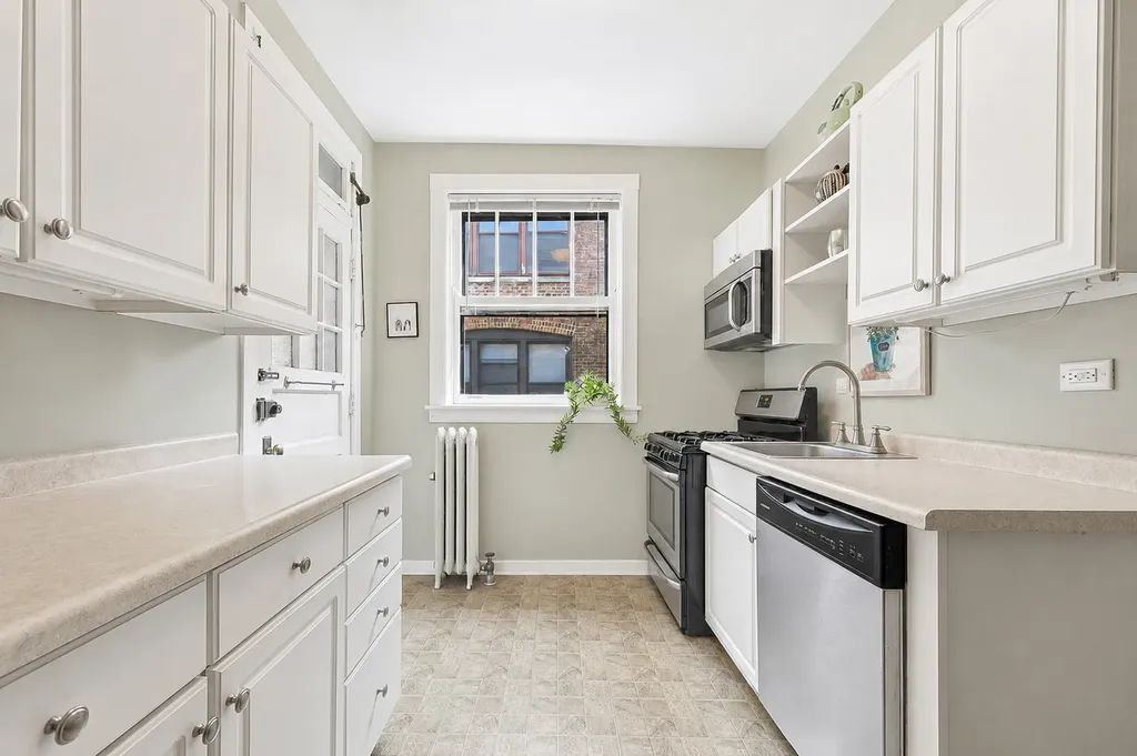 5447 South East View Park Street Chicago IL 60615