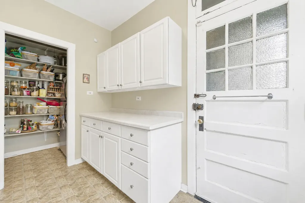 5447 South East View Park Street Chicago IL 60615