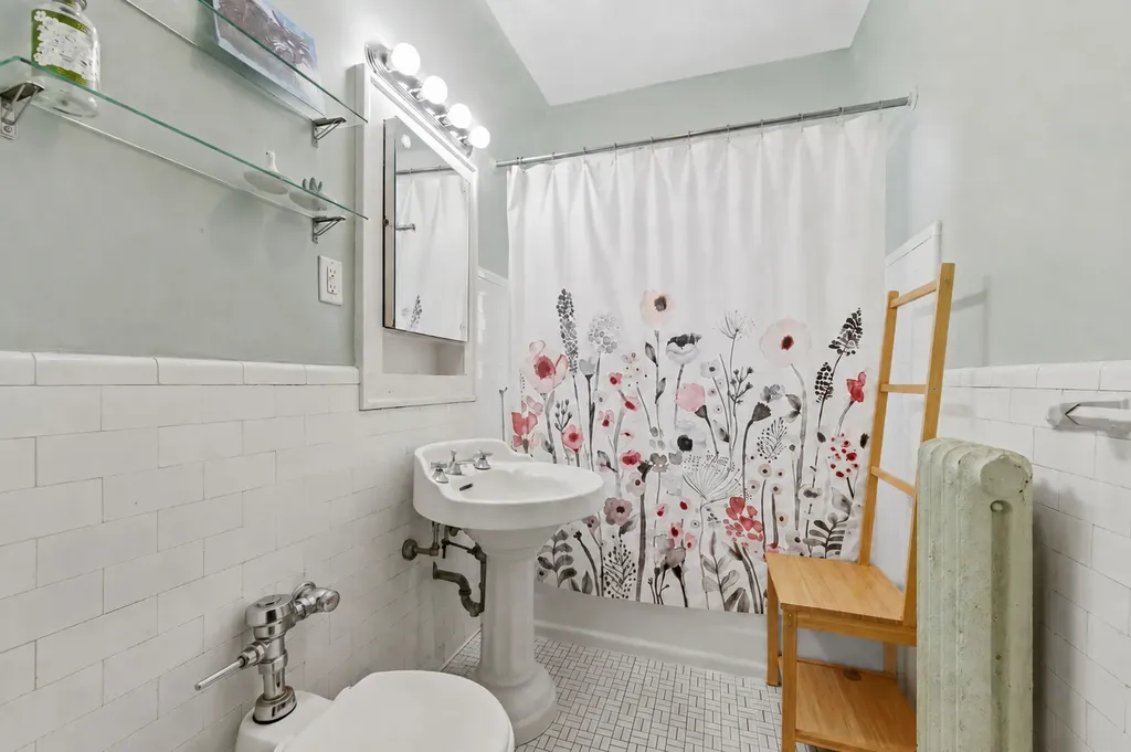 5447 South East View Park Street Chicago IL 60615