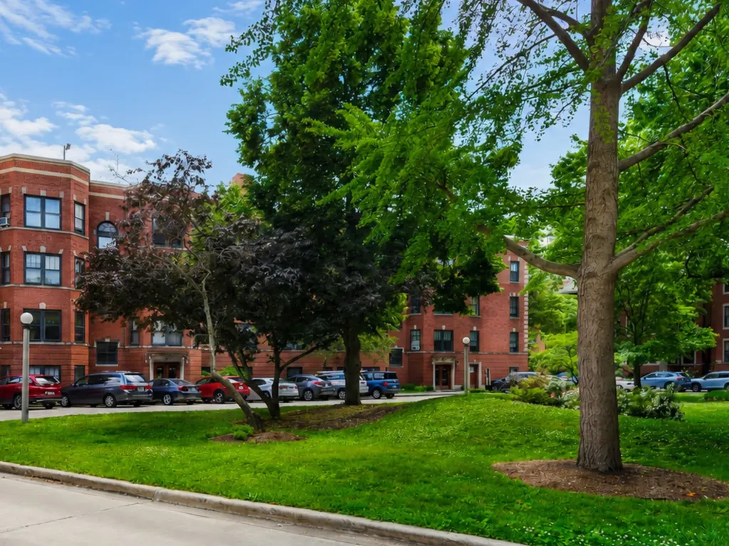 5447 South East View Park Street Chicago IL 60615