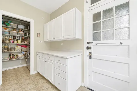 5447 South East View Park Street Chicago IL 60615