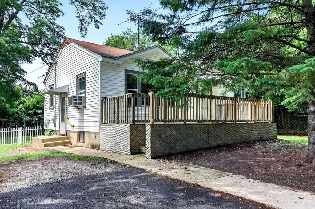 7N092 Smith Street South Elgin IL 60177