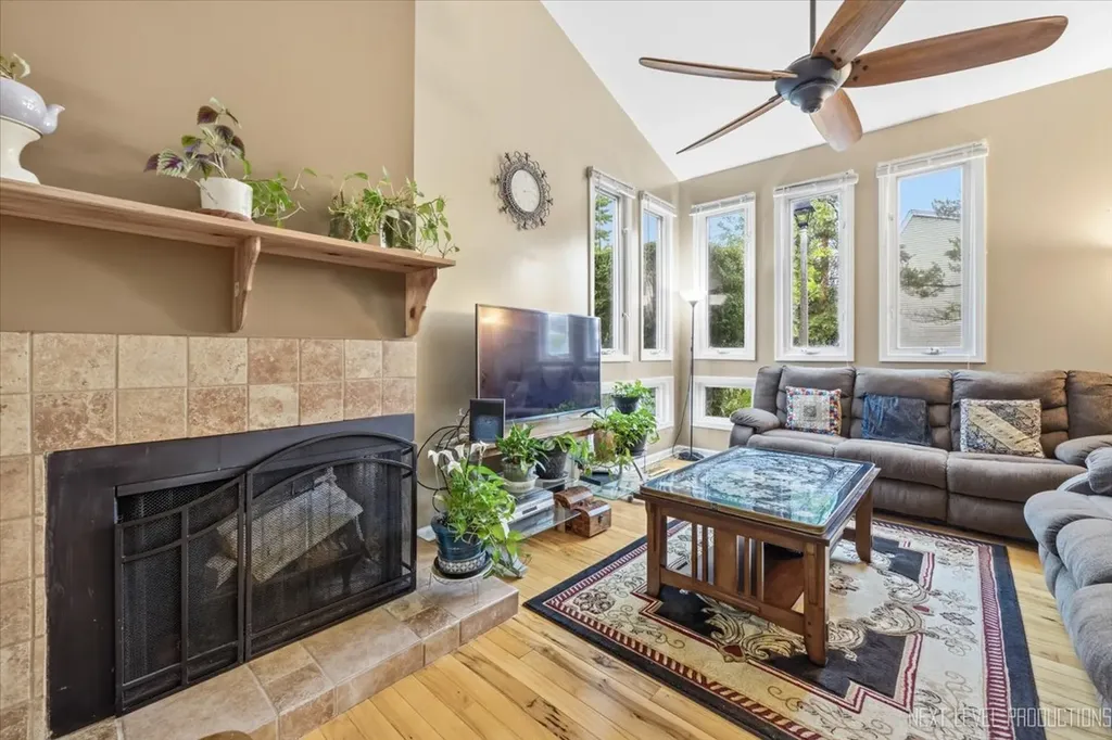 1641 Cove Court Naperville IL 60565