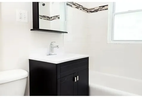 3819.5 North Greenview Avenue Chicago IL 60613