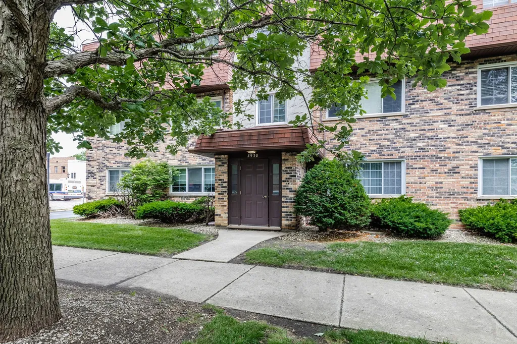3938 West 104th Street Chicago IL 60655