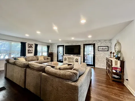 3218 West 97th Street Evergreen Park IL 60805
