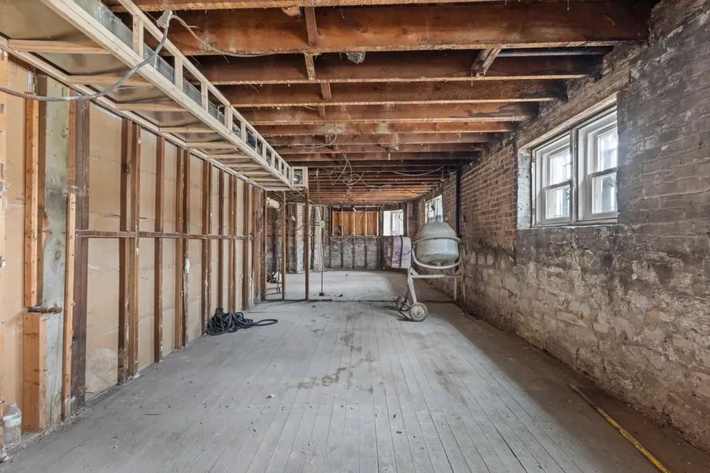 6556 South Woodlawn Avenue Chicago IL 60637