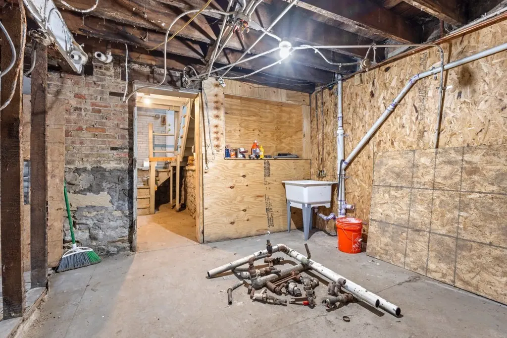 6556 South Woodlawn Avenue Chicago IL 60637