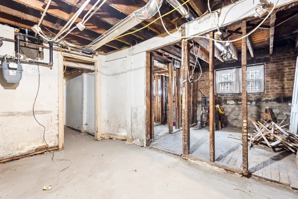 6556 South Woodlawn Avenue Chicago IL 60637