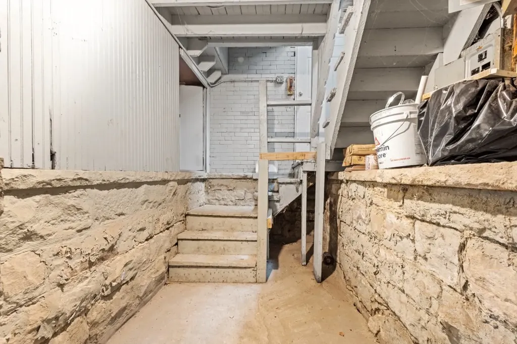 6556 South Woodlawn Avenue Chicago IL 60637