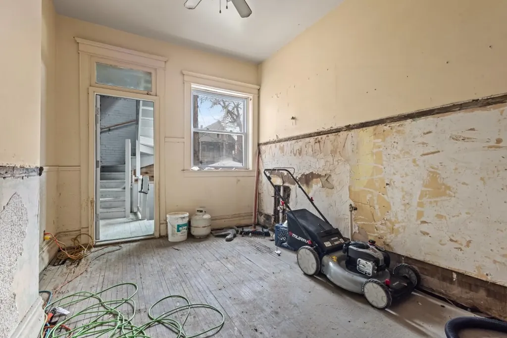 6556 South Woodlawn Avenue Chicago IL 60637