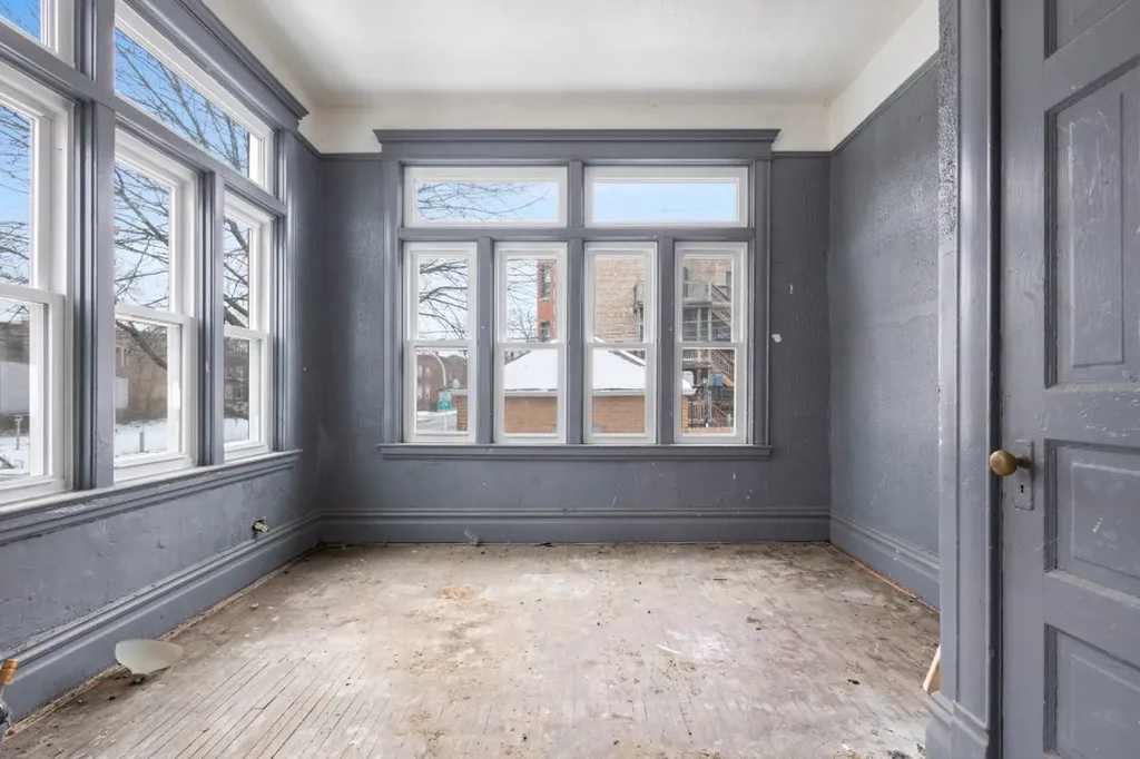 6556 South Woodlawn Avenue Chicago IL 60637