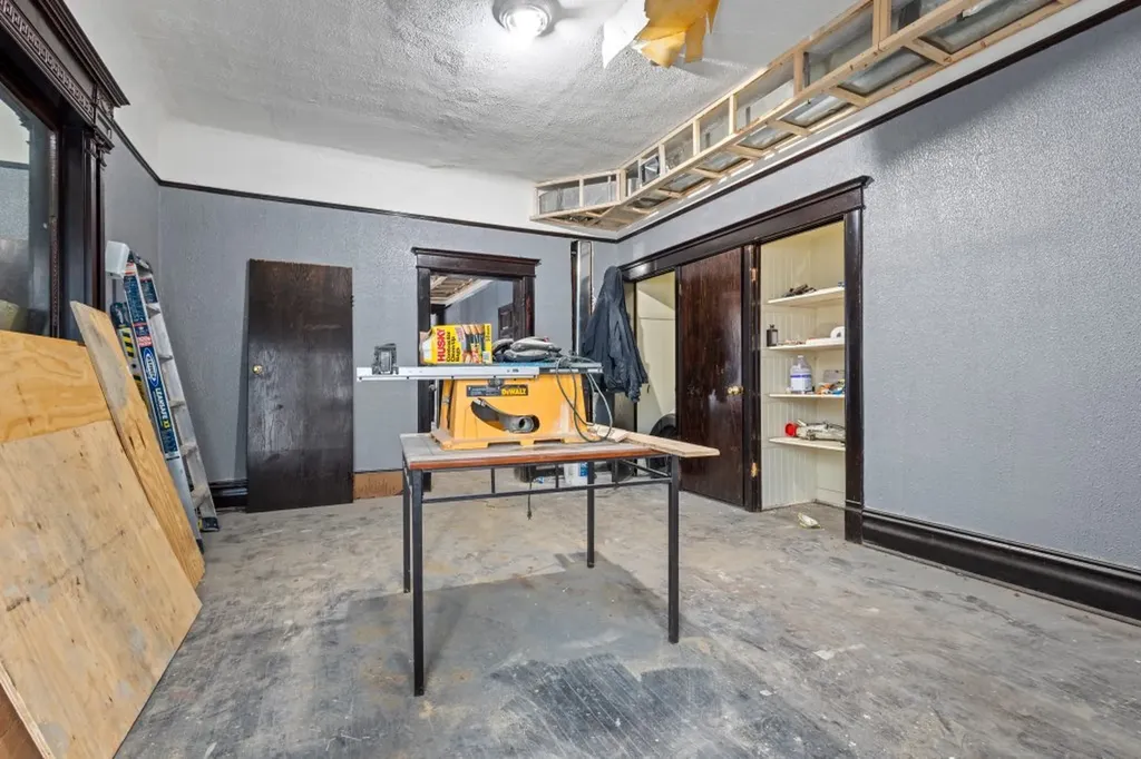 6556 South Woodlawn Avenue Chicago IL 60637