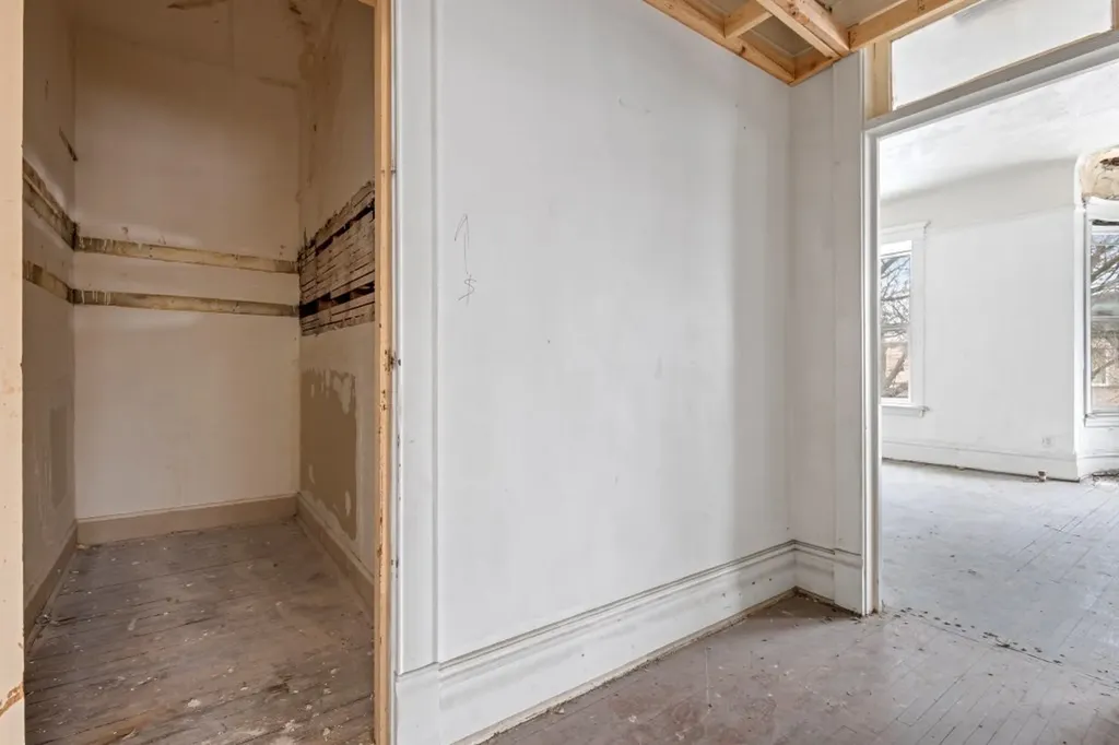 6556 South Woodlawn Avenue Chicago IL 60637