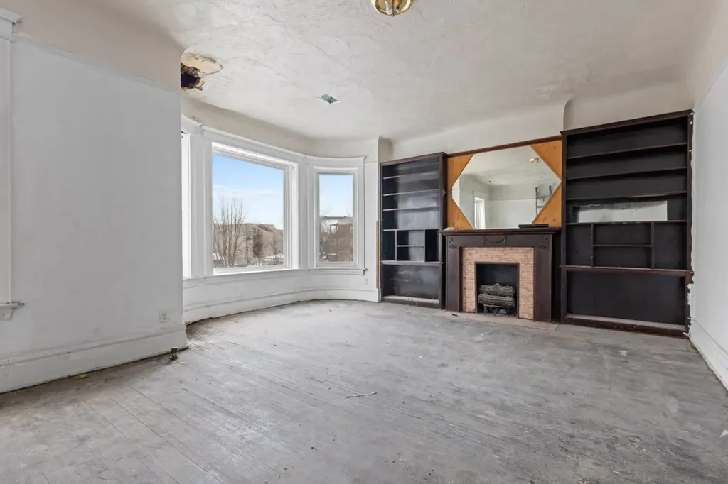 6556 South Woodlawn Avenue Chicago IL 60637
