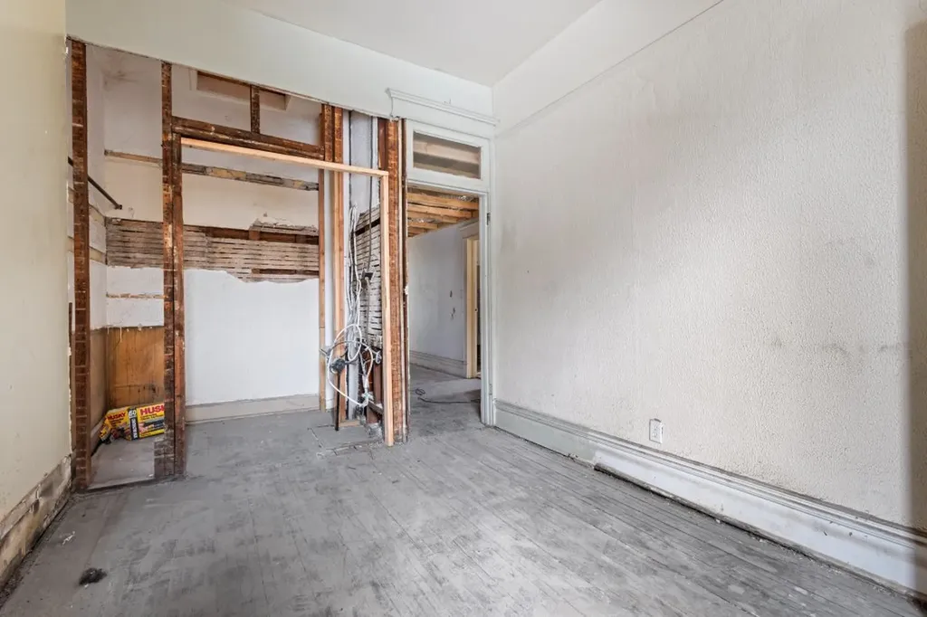 6556 South Woodlawn Avenue Chicago IL 60637