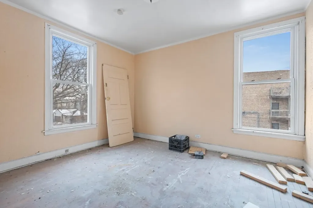 6556 South Woodlawn Avenue Chicago IL 60637