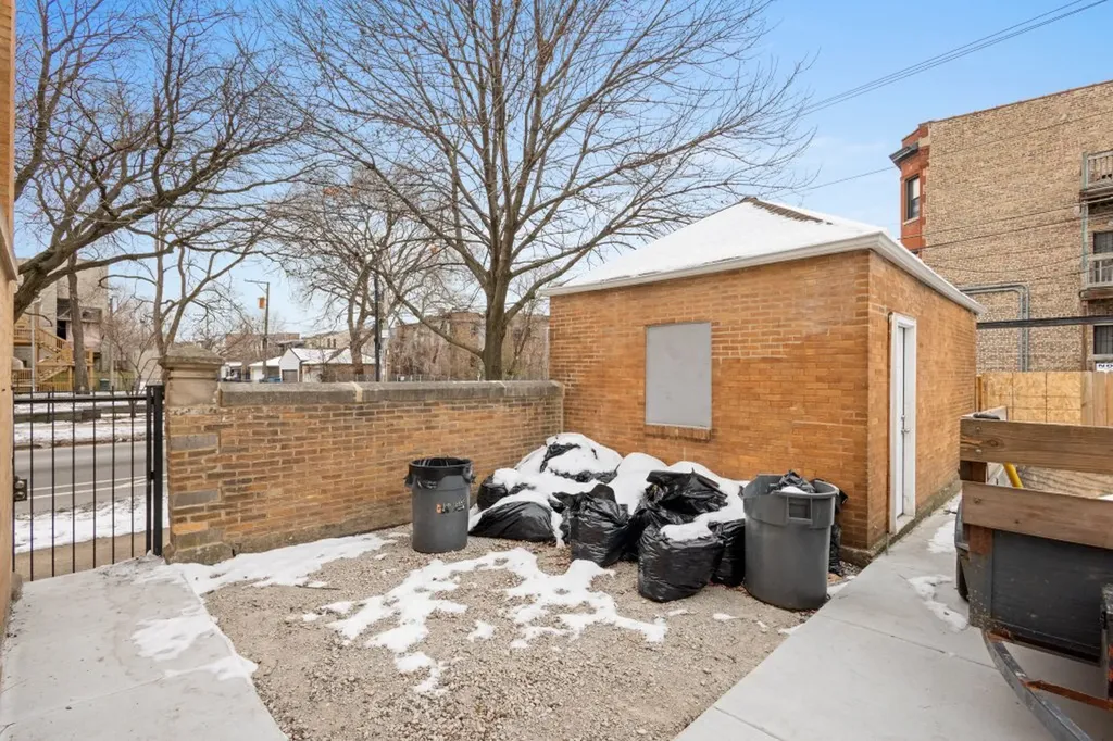 6556 South Woodlawn Avenue Chicago IL 60637