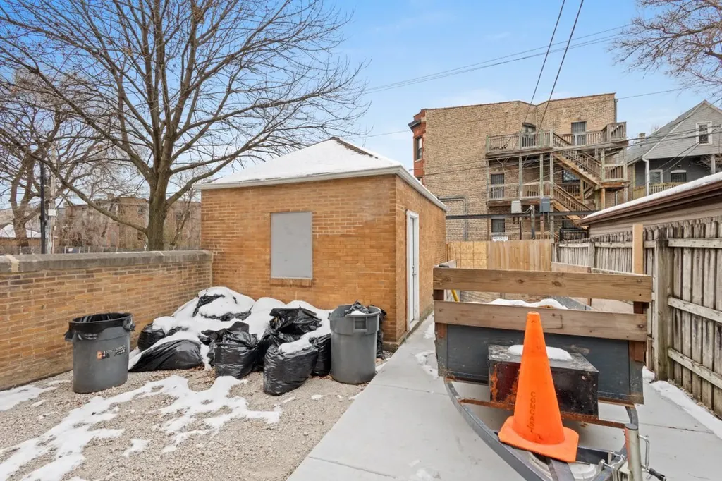 6556 South Woodlawn Avenue Chicago IL 60637