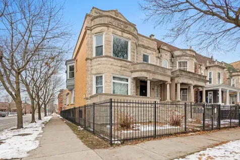 6556 South Woodlawn Avenue Chicago IL 60637