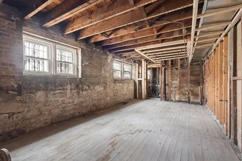 6556 South Woodlawn Avenue Chicago IL 60637