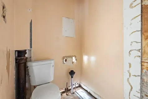 6556 South Woodlawn Avenue Chicago IL 60637