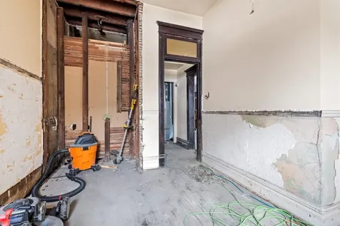 6556 South Woodlawn Avenue Chicago IL 60637