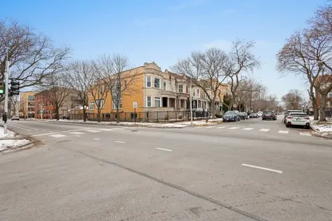 6556 South Woodlawn Avenue Chicago IL 60637