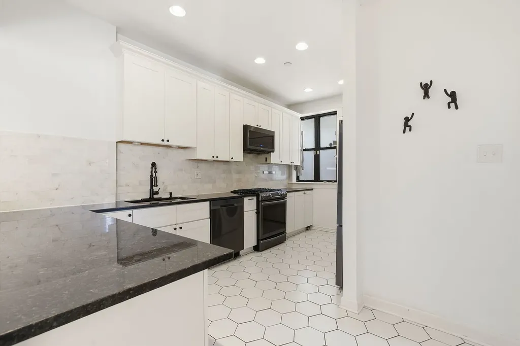 1221 East Hyde Park Boulevard Chicago IL 60615