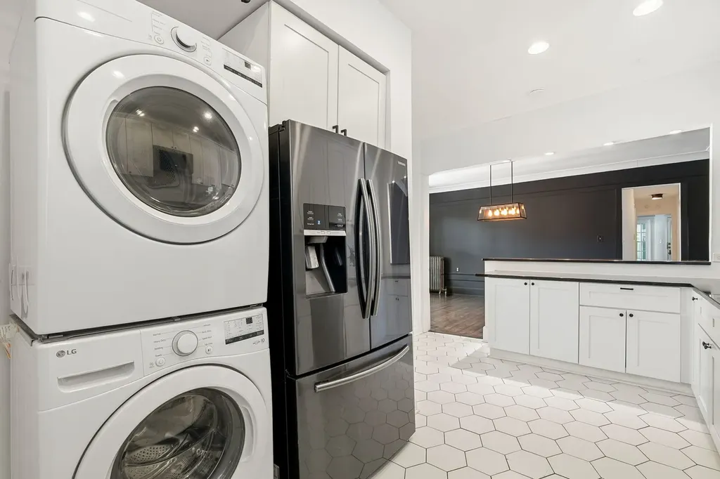 1221 East Hyde Park Boulevard Chicago IL 60615