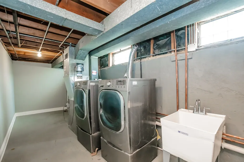 9227 South Perry Avenue Chicago IL 60620
