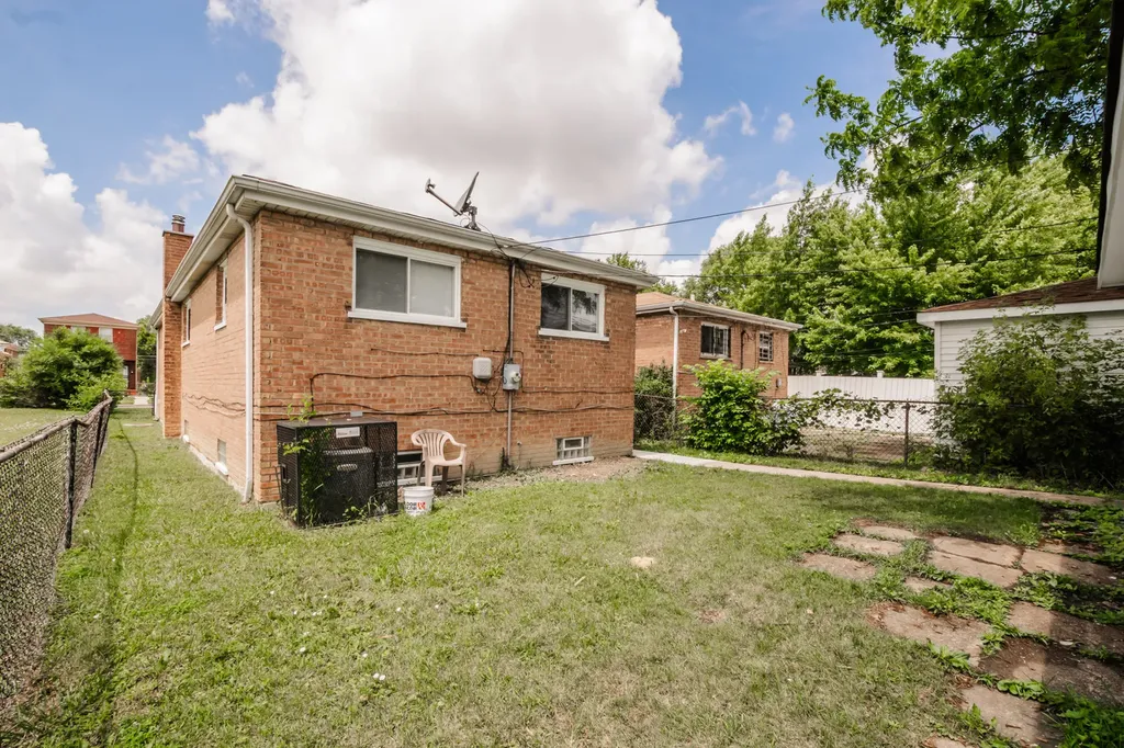 9227 South Perry Avenue Chicago IL 60620
