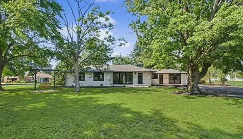 302 West Main Street Mahomet IL 61853