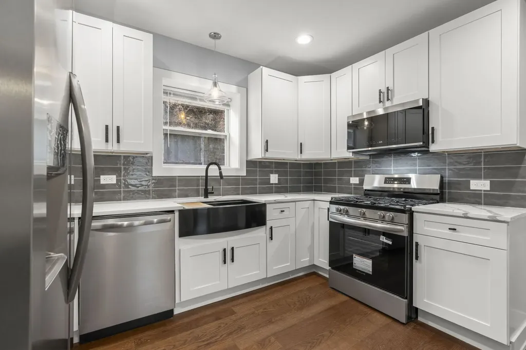 5542 West 64th Street Chicago IL 60638