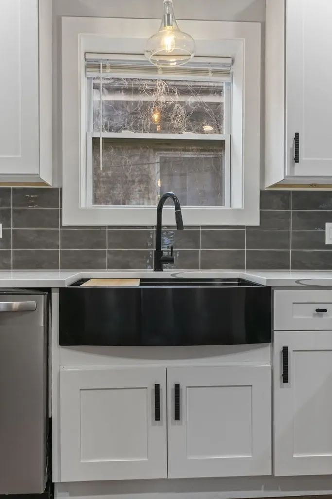 5542 West 64th Street Chicago IL 60638