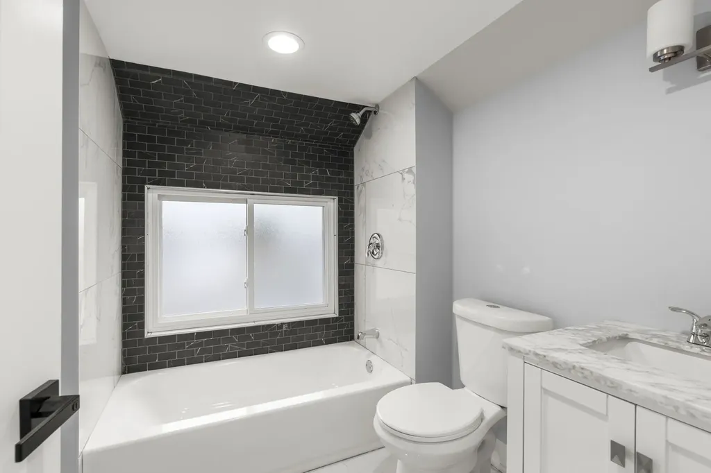 5542 West 64th Street Chicago IL 60638