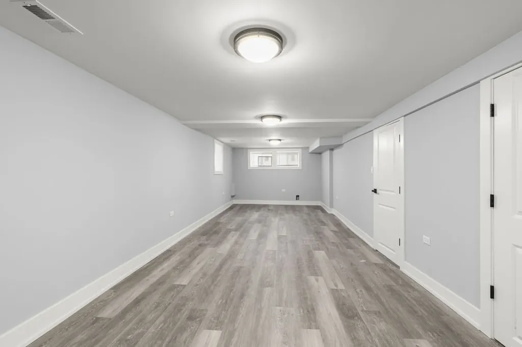 5542 West 64th Street Chicago IL 60638